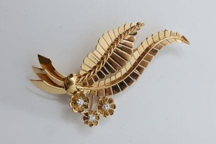 Broche de oro amarillo (750/00) con forma de hojas