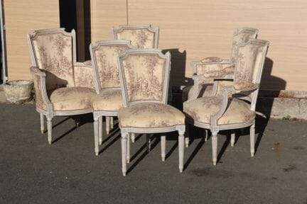 Set di mobili da salotto in legno modanato vernici