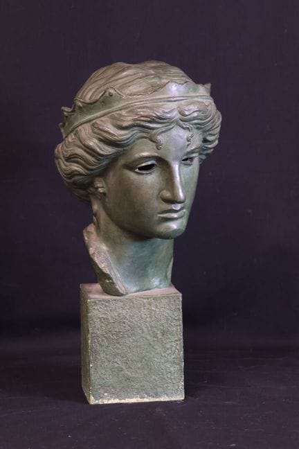 "Testa in stile antico con diadema" Bronzo con pat