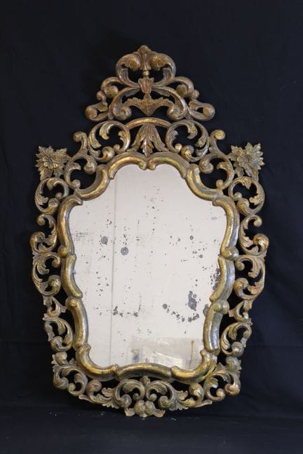 Specchio barocco in legno stuccato, intagliato, do