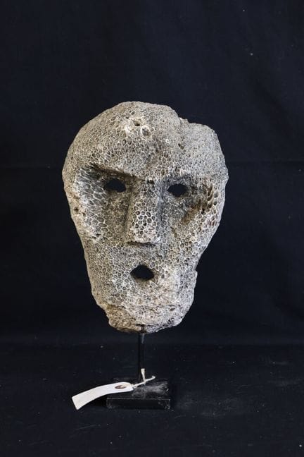 Maschera TIMOR in corallo fossile "Culto degli ant