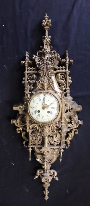 Orologio da parete in bronzo cesellato e dorato in