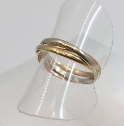 Anillo de tres oros (750/00) al estilo «Trinity de