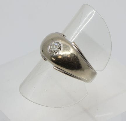 Anillo con forma de cúpula de oro blanco rodiado (