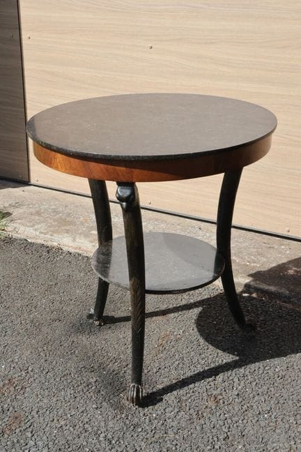 Tavolino rotondo detto “all’etrusco”, in legno ver