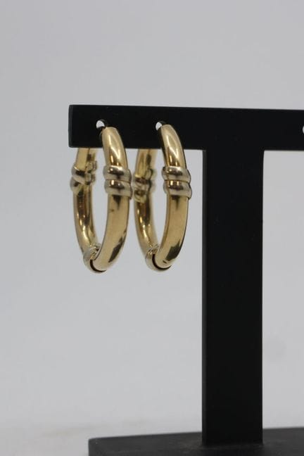 Par de pendientes de oro amarillo (750/00), aros a