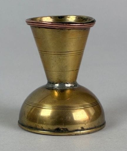 Coupelle récipient en cuivre et métal, servant aux