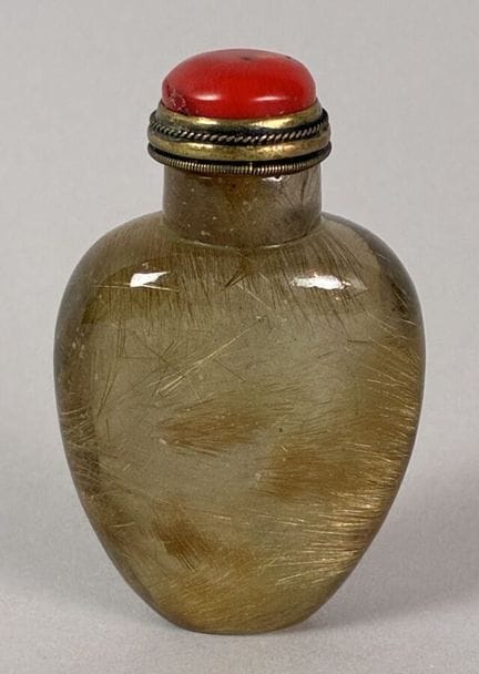 Rock crystal snuff bottle with tourmaline inclusio