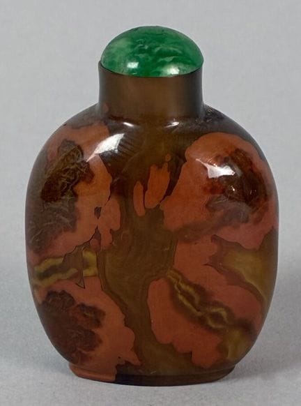 Brown and beige agate snuff bottle. China, 20th ce