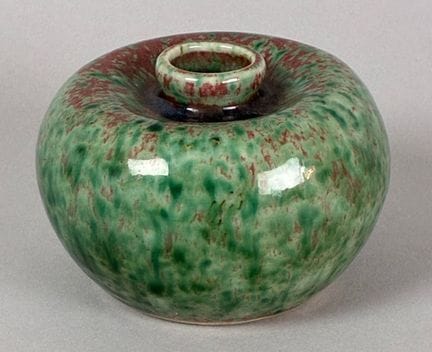 Ball-shaped vase made of flamed porcelain with a g
