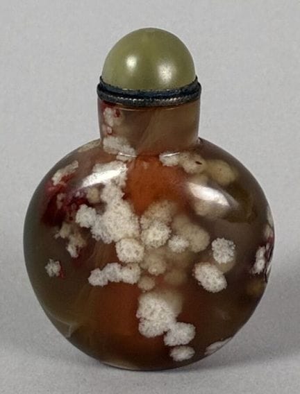 Beige agate snuff bottle with white speckles. Chin