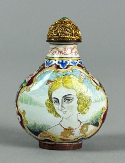 Canton enamel snuff bottle decorated with a prince