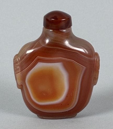 Snuff bottle made of orange agate-chalcedony. Chin