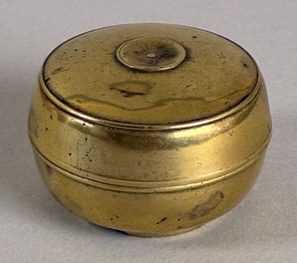 Metal opium container. China, 20th century: 2.7 cm