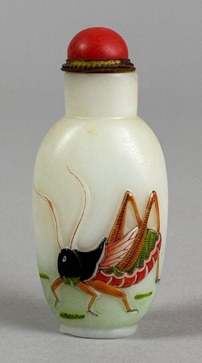 Glass paste snuff bottle decorated with a cricket.