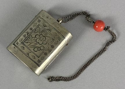 Matchbox from China, 20th century. L: 5 cm; W: 4 c