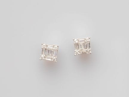 Paire de boucles d'oreilles carrées en or gris 750