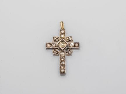 Croix pendentif en or 750°/°°(18K) et argent, sert