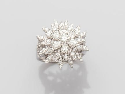 Gänseblümchen-Ring aus 750°/°° (18 K) Weißgold, be