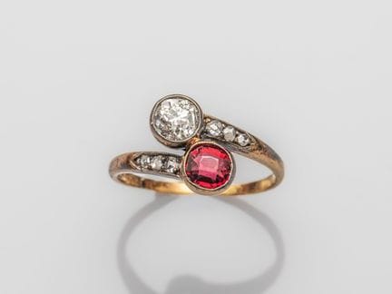 Interlocking ring in 750°/°° (18K) gold and 800 si