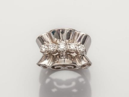 Bandring aus 750°/°° (18 K) Gold, besetzt mit fünf