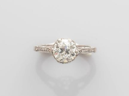 Ring aus 800er Silber, besetzt mit einem Diamanten