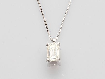 750°/°° (18K) white gold necklace with a very fine
