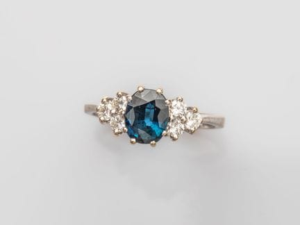 Ring aus 750°/°° (18 K) Weißgold, besetzt mit eine
