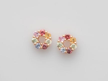 Ein Paar Ohrringe in Blumenform aus 750°/°° (18 K)
