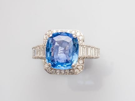 Rechteckiger Ring aus 750°/°° (18 K) Weißgold, bes