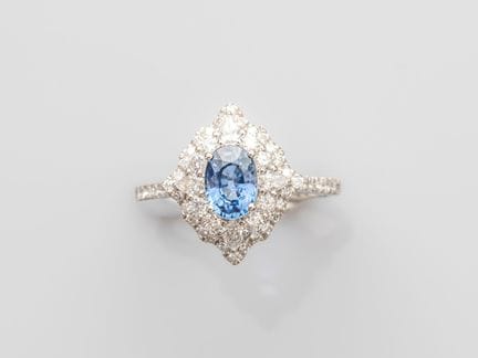 Ring aus 750°/°° (18 K) Weißgold, besetzt mit eine