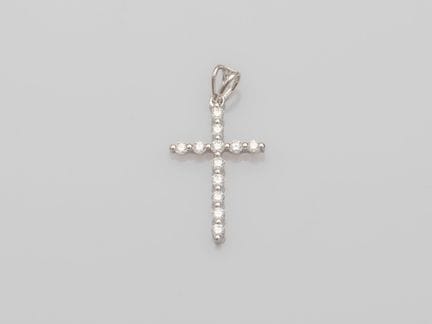 Croix en or gris 750°/°°(18K), sertie de diamants 