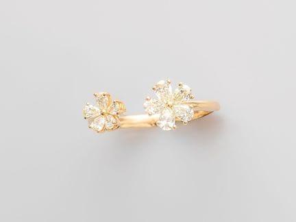 Open ring in 750°/°° (18K) yellow gold, adorned wi