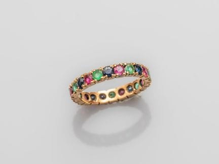 750°/°° (18K) yellow gold wedding band, set with a
