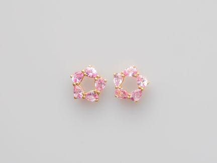 Ein Paar Ohrringe in Blumenform aus 750°/°° (18 K)