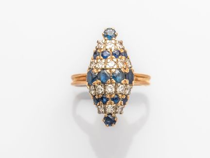 Marquise-Ring aus 750°/°° (18 K) Gelbgold, gewölbt