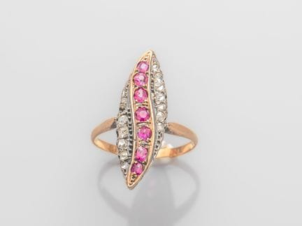 Marquise-cut ring in gold and silver, set with rub