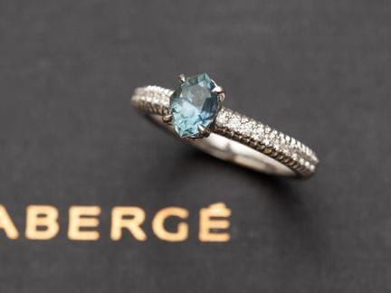 FABERGÉ, 750°/°°(18K), set with a 1.05 ct faceted 