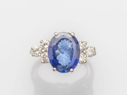 Ring aus 750°/°° (18 K) Weißgold, besetzt mit eine