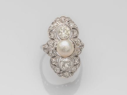Markanter Ring aus Platin, durchbrochen, besetzt m