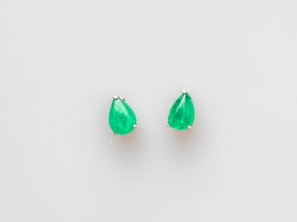 Pair of 750°/°° (18K) white gold earrings, each se