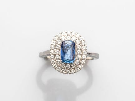 Ring aus 750°/°° (18 K) Weißgold, besetzt mit eine