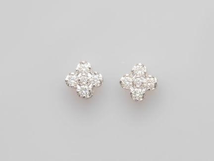 Ein Paar Kleeblatt-Ohrringe aus 750°/°° (18 K) Wei