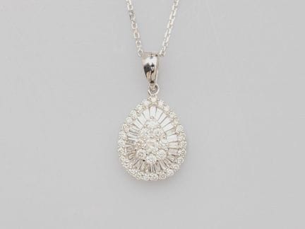 Pendentif goutte en or gris 750°/°°(18K) , serti d