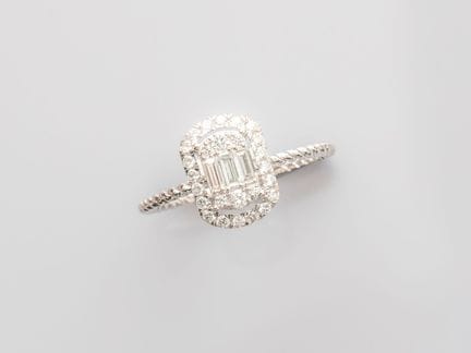 Kissenförmiger Ring aus 750°/°° (18 K) Weißgold, m