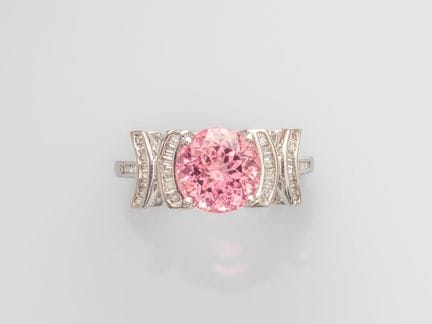 750°/°° (18K) white gold ring, set with a round fa