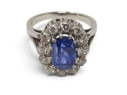 Anello “margherita” in oro bianco 750e e platino, 