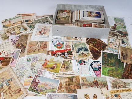 Caja con 329 cromos antiguos, algunos publicitario