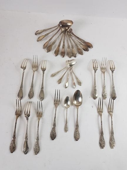 BOULENGER - Twelve dessert forks and six teaspoons