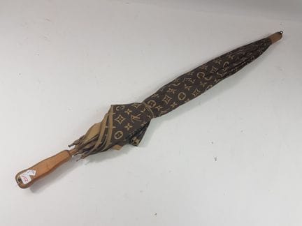Louis VUITTON - Umbrella or parasol in Monogram ca